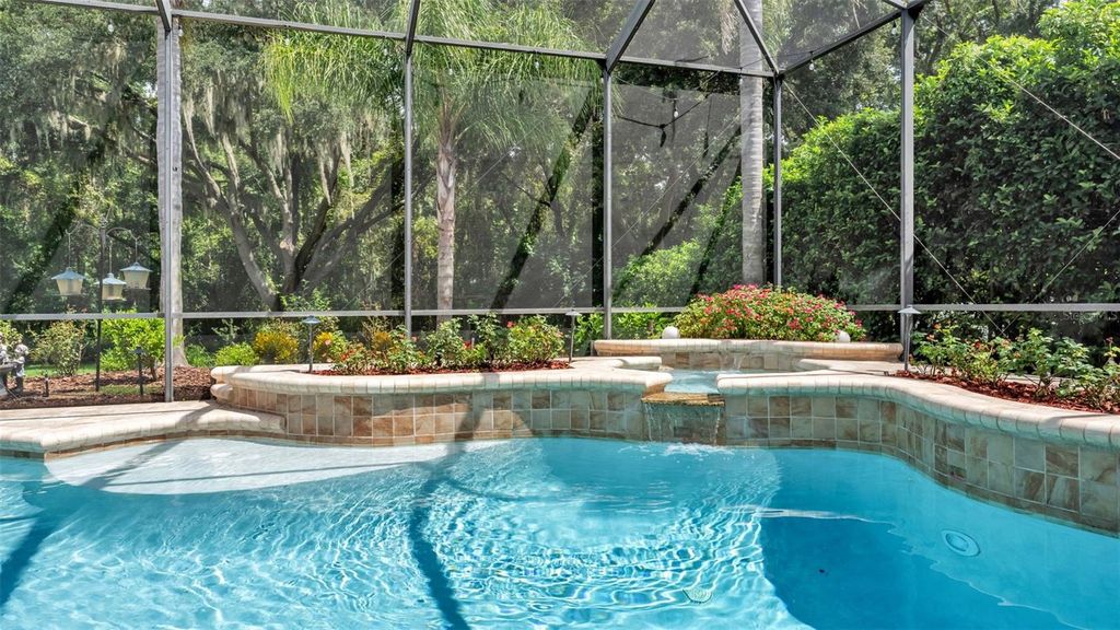 Image 4 of property listing at 2943 OAK TREE LANE, Lakeland, FL 33810