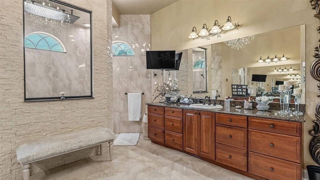 Image 40 of property listing at 2943 OAK TREE LANE, Lakeland, FL 33810