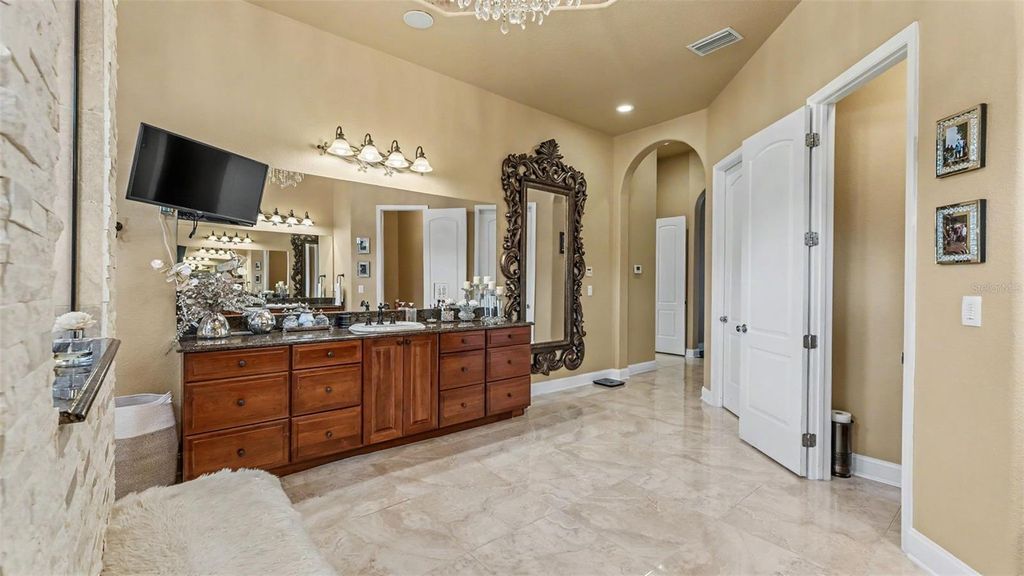 Image 43 of property listing at 2943 OAK TREE LANE, Lakeland, FL 33810