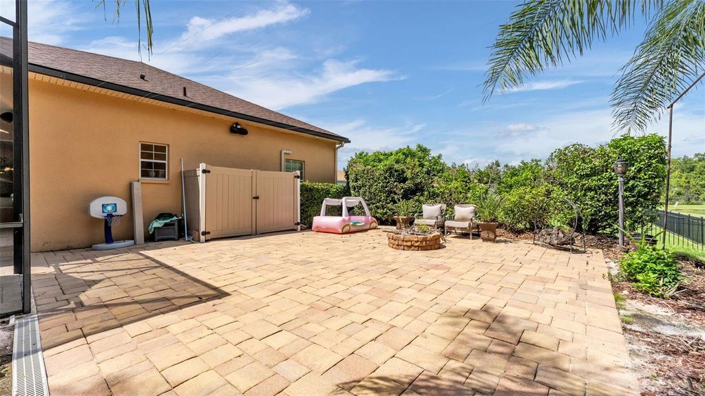 Image 63 of property listing at 2943 OAK TREE LANE, Lakeland, FL 33810