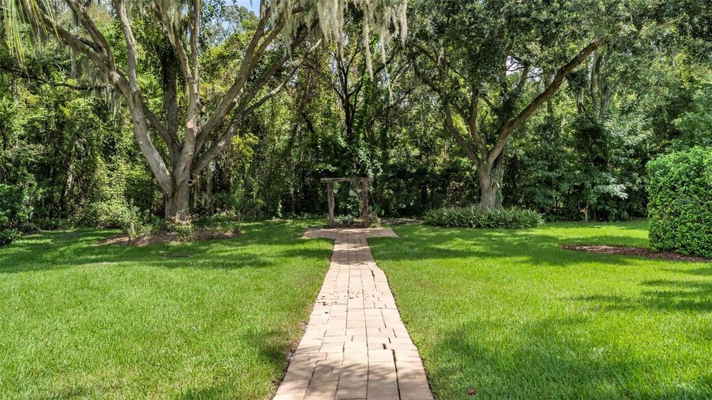 Image 65 of property listing at 2943 OAK TREE LANE, Lakeland, FL 33810