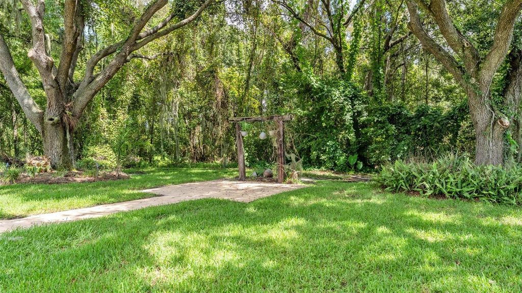 Image 66 of property listing at 2943 OAK TREE LANE, Lakeland, FL 33810