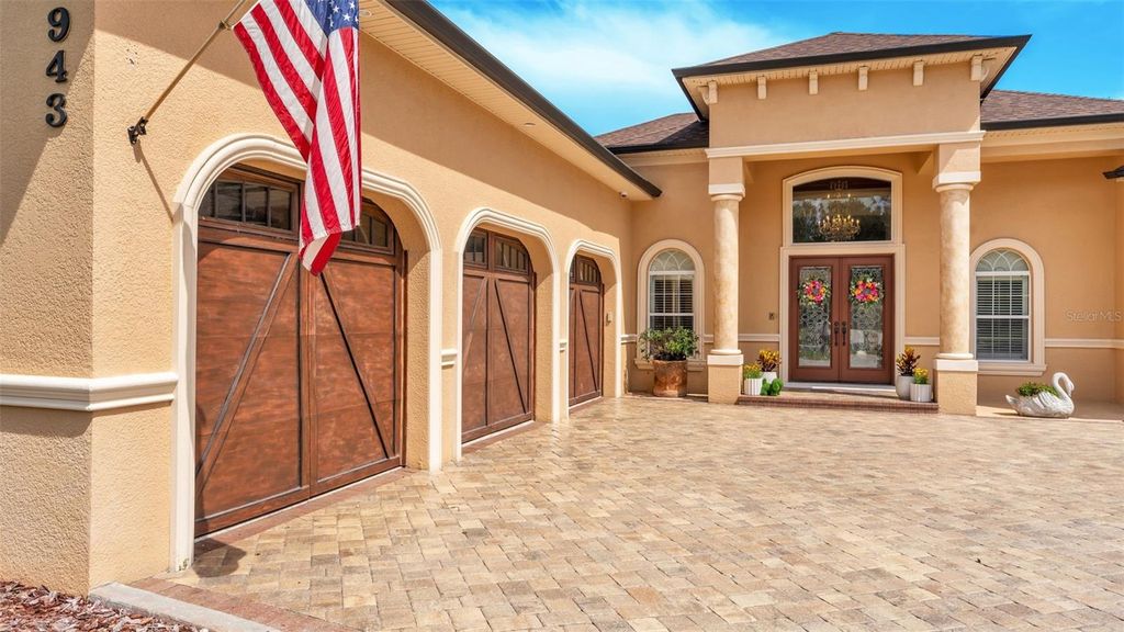 Image 69 of property listing at 2943 OAK TREE LANE, Lakeland, FL 33810