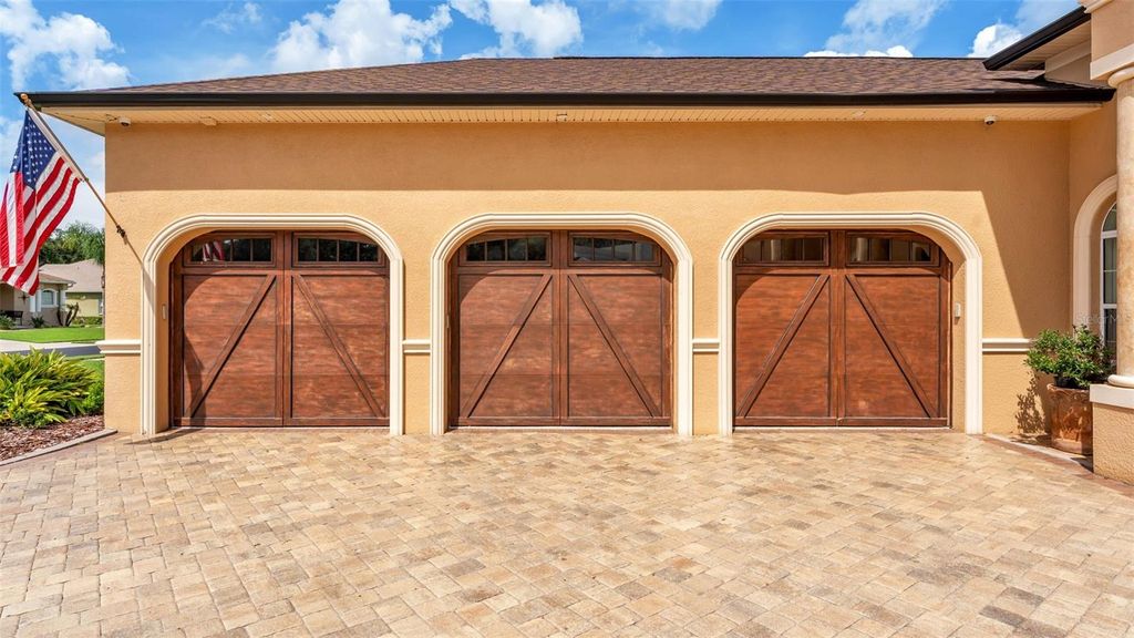 Image 70 of property listing at 2943 OAK TREE LANE, Lakeland, FL 33810