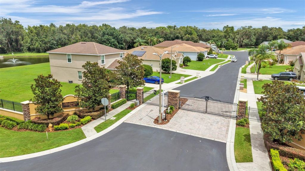 Image 72 of property listing at 2943 OAK TREE LANE, Lakeland, FL 33810