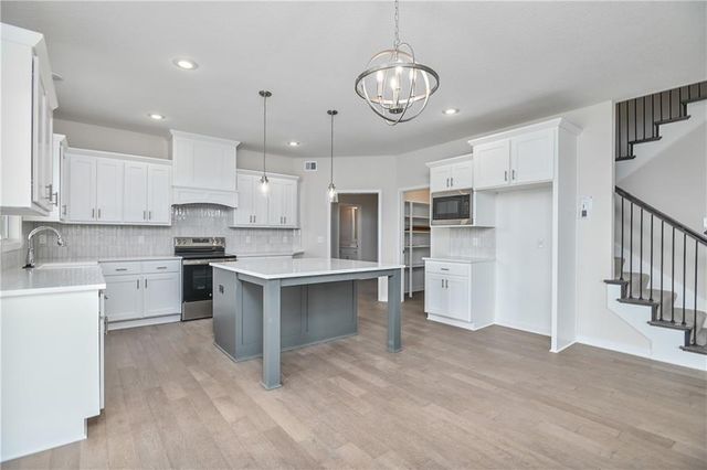 2673 W Park Street, Olathe, KS 66061