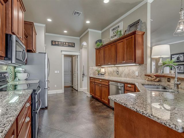 16205 Old Oak Drive, Edmond, OK 73013