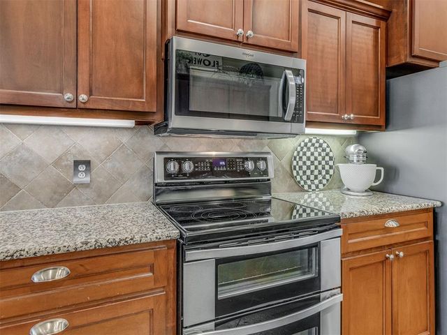 16205 Old Oak Drive, Edmond, OK 73013