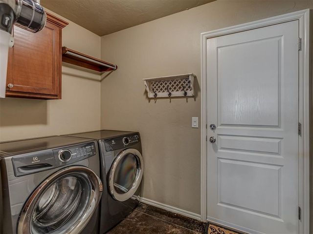 16205 Old Oak Drive, Edmond, OK 73013