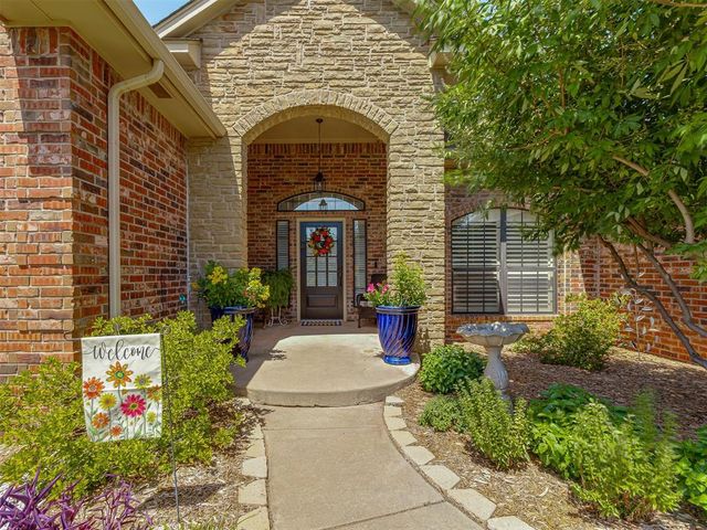 16205 Old Oak Drive, Edmond, OK 73013