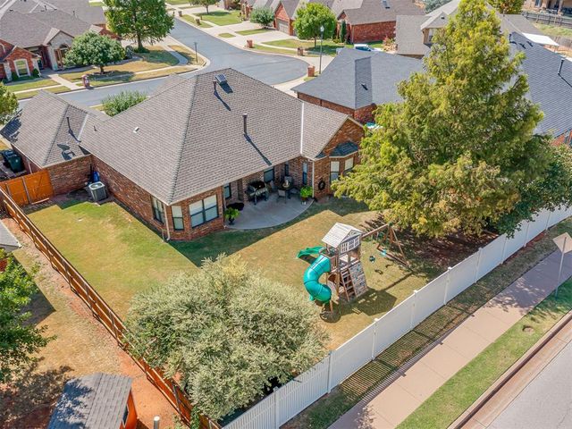 16205 Old Oak Drive, Edmond, OK 73013