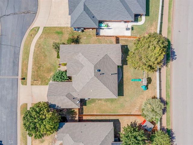 16205 Old Oak Drive, Edmond, OK 73013