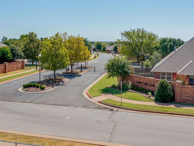 16205 Old Oak Drive, Edmond, OK 73013