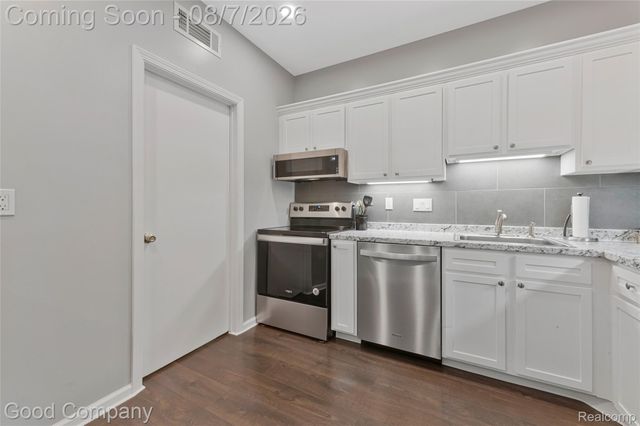 29367 Laurel Drive, Farmington Hills, MI 48331