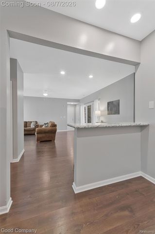 29367 Laurel Drive, Farmington Hills, MI 48331