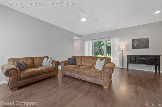 29367 Laurel Drive, Farmington Hills, MI 48331