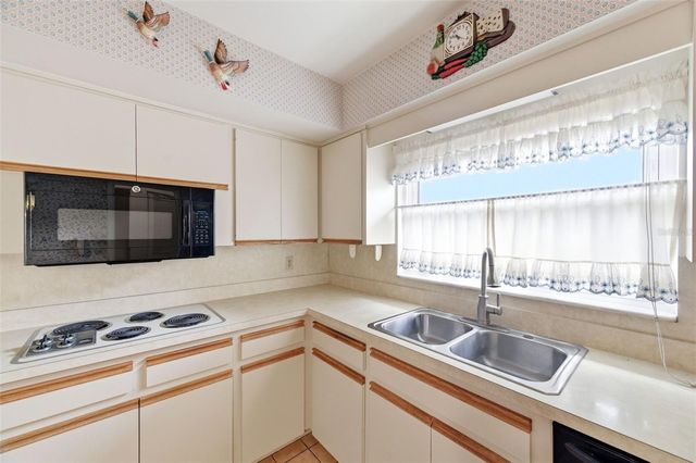 8566 108TH WAY, Seminole, FL 33772