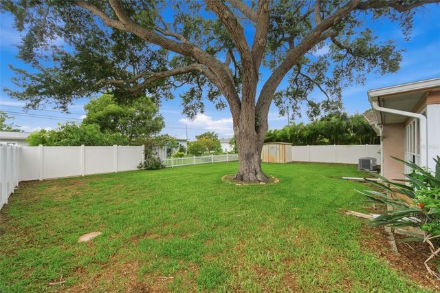 8566 108TH WAY, Seminole, FL 33772