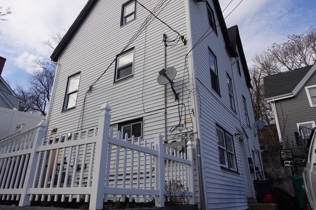 47 Rockaway St, Lynn, MA 01902