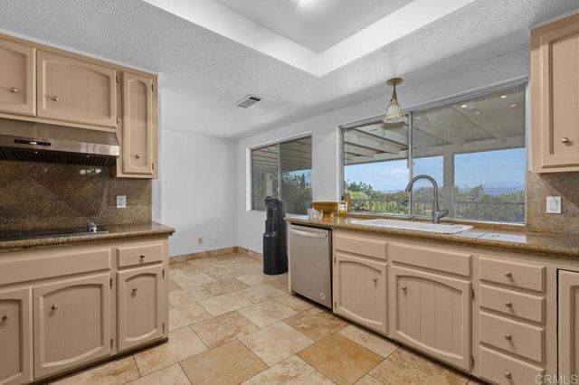 1154 Via Valle, Escondido, CA 92029
