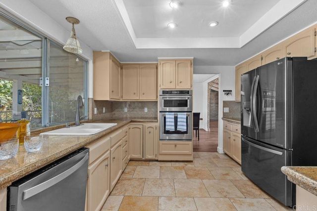 1154 Via Valle, Escondido, CA 92029