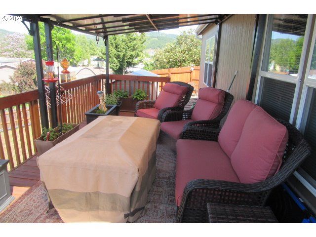 225 NESTUCCA Ln, Roseburg, OR 97471