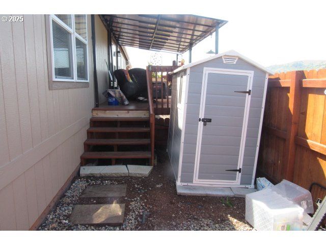 225 NESTUCCA Ln, Roseburg, OR 97471