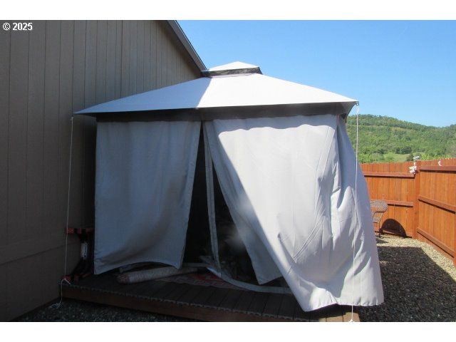 225 NESTUCCA Ln, Roseburg, OR 97471