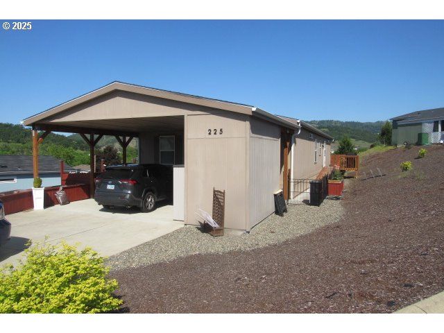 225 NESTUCCA Ln, Roseburg, OR 97471