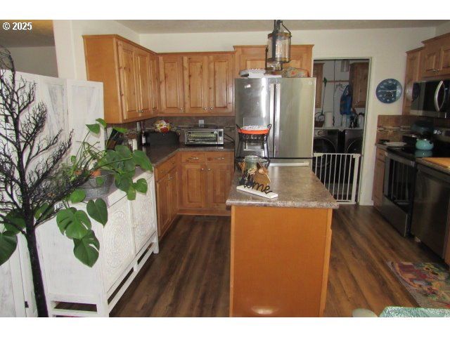 225 NESTUCCA Ln, Roseburg, OR 97471