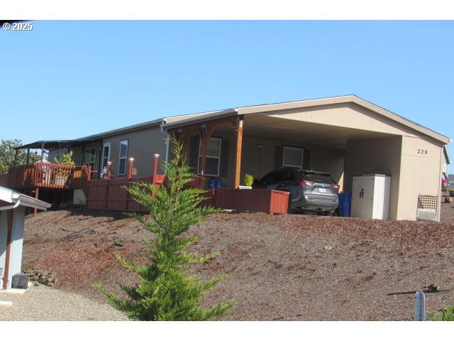 225 NESTUCCA Ln, Roseburg, OR 97471