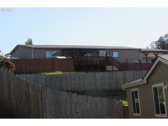 225 NESTUCCA Ln, Roseburg, OR 97471