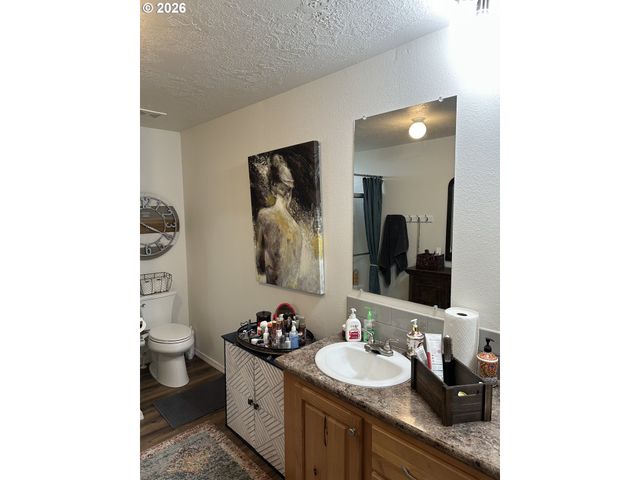 225 NESTUCCA Ln, Roseburg, OR 97471