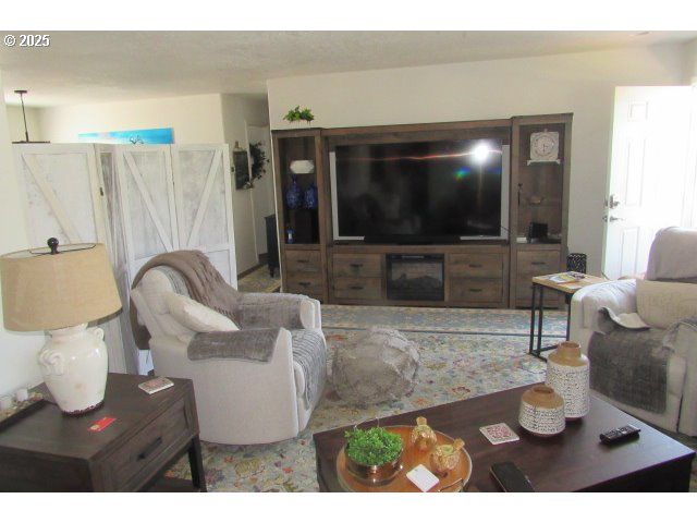 225 NESTUCCA Ln, Roseburg, OR 97471