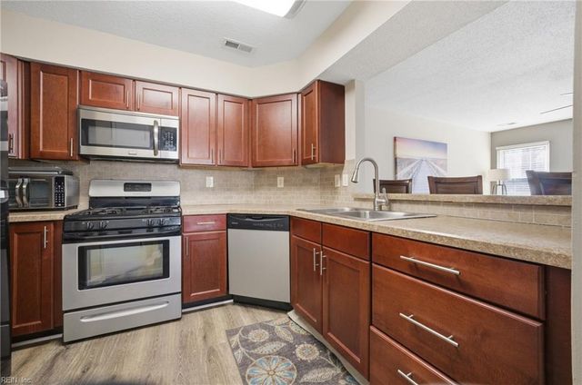 12768 Daybreak CIR, Newport News, VA 23602