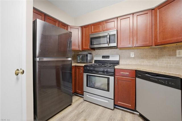 12768 Daybreak CIR, Newport News, VA 23602