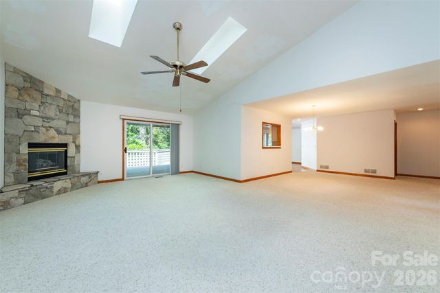 29 Hillcreek Drive, Asheville, NC 28804