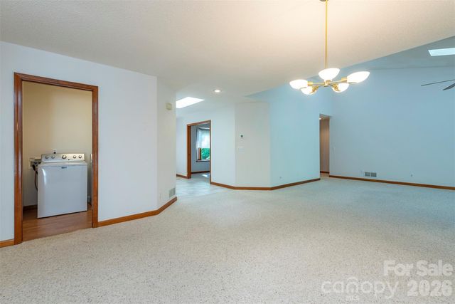 29 Hillcreek Drive, Asheville, NC 28804