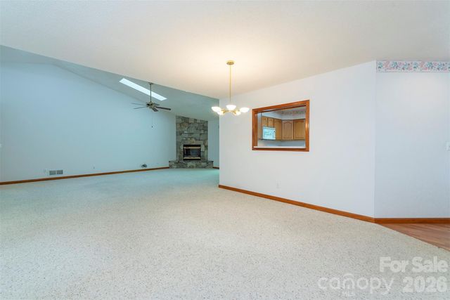 29 Hillcreek Drive, Asheville, NC 28804