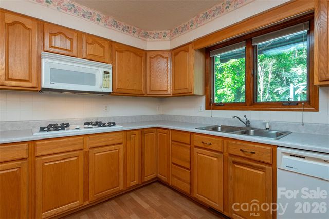 29 Hillcreek Drive, Asheville, NC 28804
