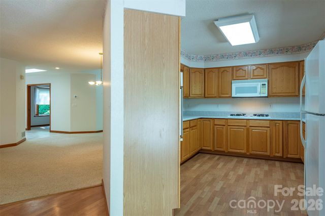 29 Hillcreek Drive, Asheville, NC 28804