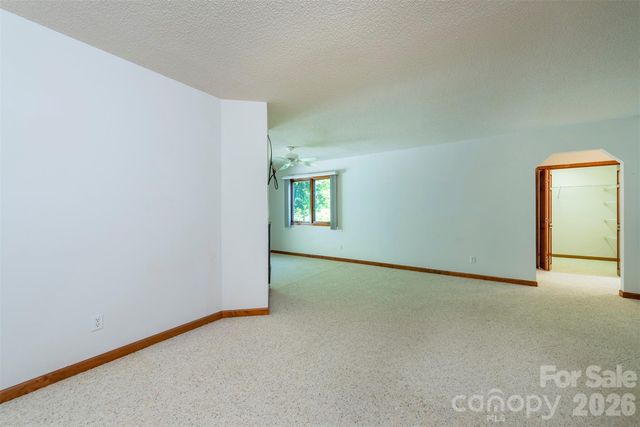 29 Hillcreek Drive, Asheville, NC 28804