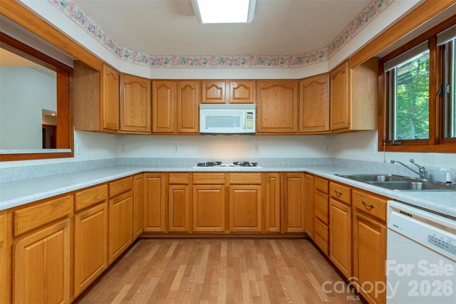 29 Hillcreek Drive, Asheville, NC 28804