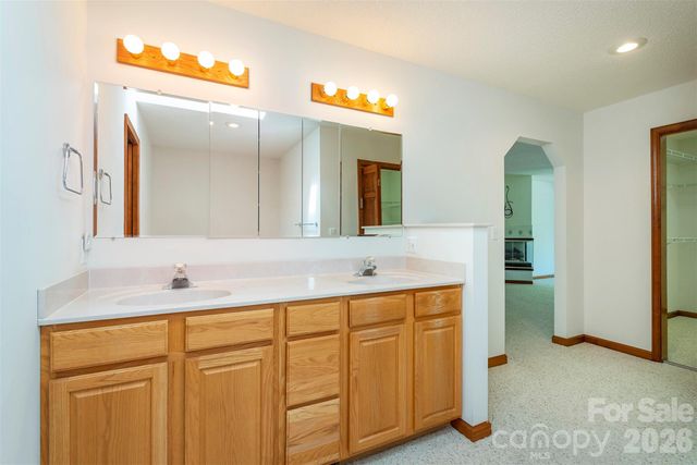 29 Hillcreek Drive, Asheville, NC 28804