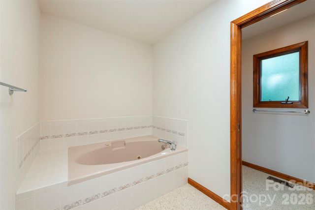 29 Hillcreek Drive, Asheville, NC 28804