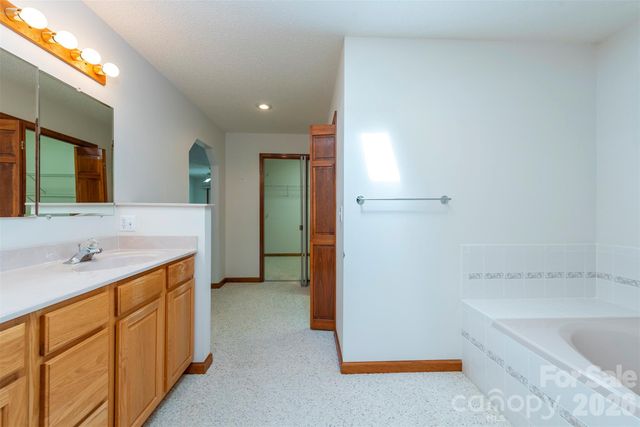 29 Hillcreek Drive, Asheville, NC 28804