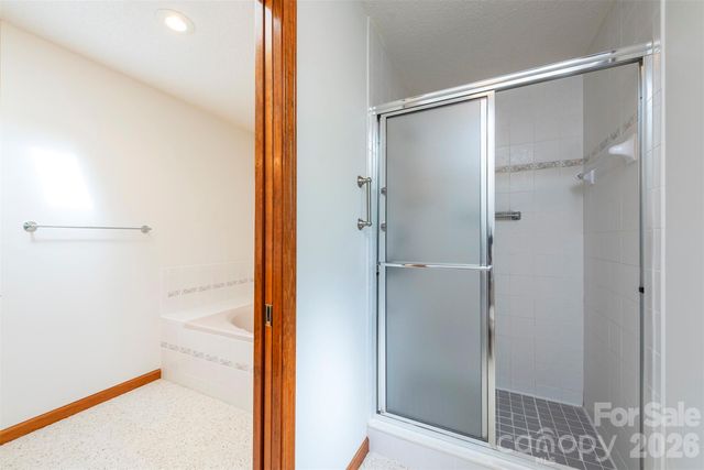 29 Hillcreek Drive, Asheville, NC 28804
