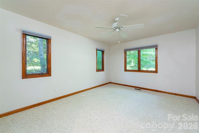 29 Hillcreek Drive, Asheville, NC 28804