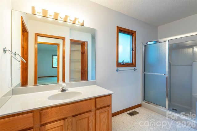 29 Hillcreek Drive, Asheville, NC 28804
