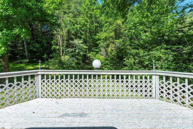 29 Hillcreek Drive, Asheville, NC 28804